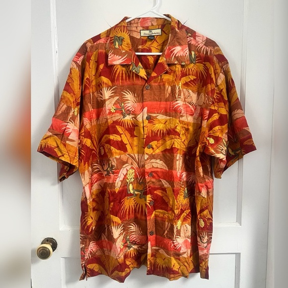 TOMMY BAHAMA Men's 100%
Silk Hawaiian Monkey Camp
Shirt Size L LIKE NEW - Picture 1 of 3